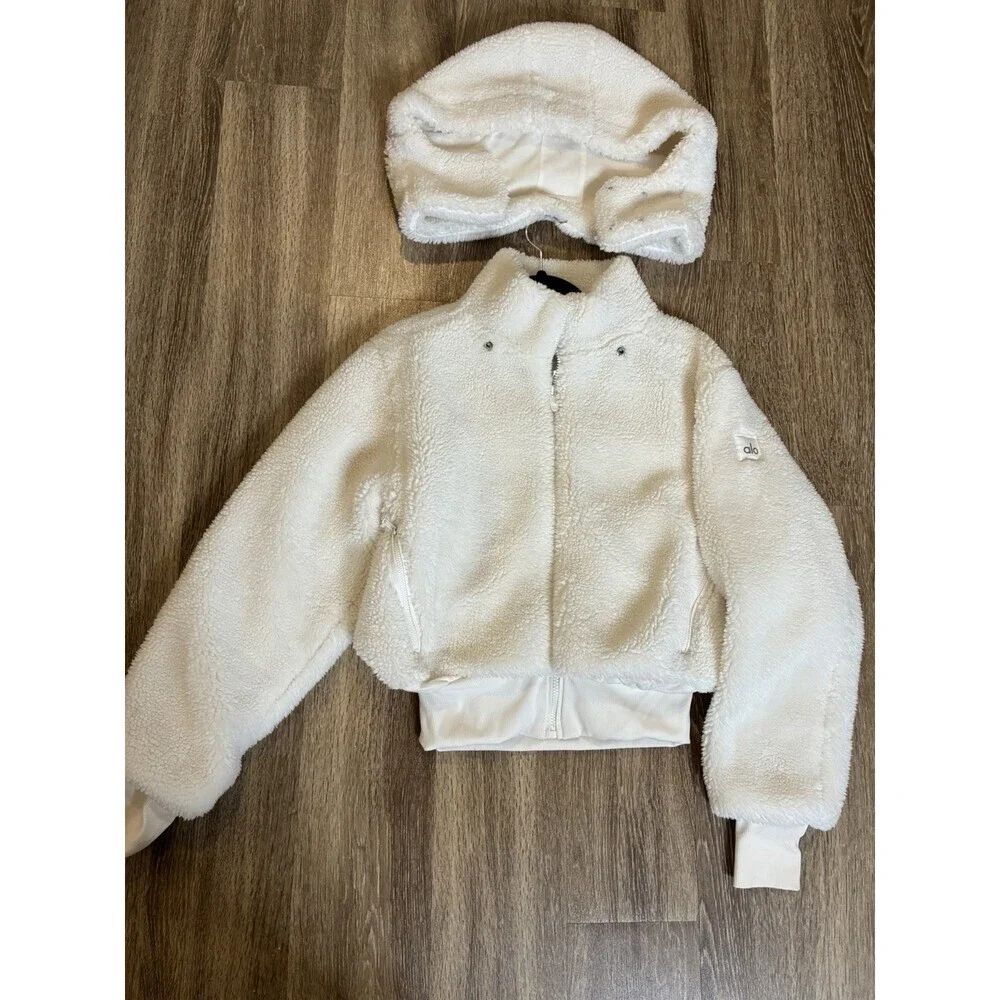 Alo Yoga Foxy Sherpa Jacket in Ivory Size Small
